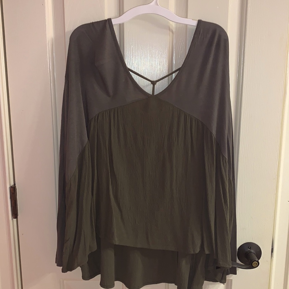 Long sleeve, open back shirt, L